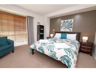 Great Family Home Close to CBD, Sleeps 8 Guest house, Orange - 4