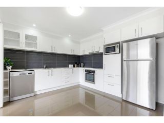 Great FAMILY value, CENTRAL to everything you need Guest house, Maroochydore - 3