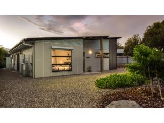 Great Ness Beach House - 10 Person Spa - Pet-Friendly - Netflix Guest house, Goolwa South - 4