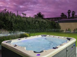 Great Ness Beach House - 10 Person Spa - Pet-Friendly - Netflix Guest house, Goolwa South - 2