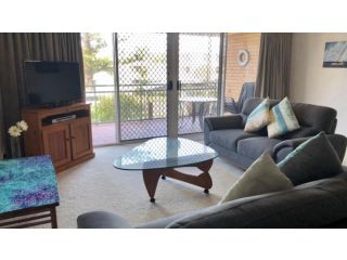 Great Position, Close To The Beach W - Views & A - C Guest house, Caloundra - 4