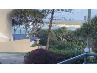 Great Position, Close To The Beach W - Views & A - C Guest house, Caloundra - 2