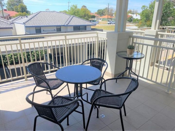 Great Value Close to Airport and Shops Free Wifi Netflix Wine Apartment, Perth - imaginea 6