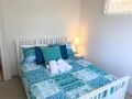 Great Value Close to Airport and Shops Free Wifi Netflix Wine Apartment, Perth - thumb 3