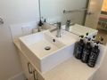 Great Value Close to Airport and Shops Free Wifi Netflix Wine Apartment, Perth - thumb 14