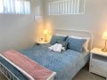 Great Value Close to Airport and Shops Free Wifi Netflix Wine Apartment, Perth - thumb 4