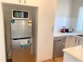 Great Value Close to Airport and Shops Free Wifi Netflix Wine Apartment, Perth - thumb 10