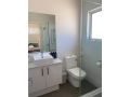 Great Value Close to Airport and Shops Free Wifi Netflix Wine Apartment, Perth - thumb 11