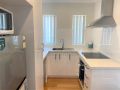 Great Value Close to Airport and Shops Free Wifi Netflix Wine Apartment, Perth - thumb 1