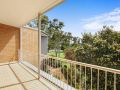 Coastal Townhouse with BBQ, Close Walk to Beach Guest house, Avoca Beach - thumb 8