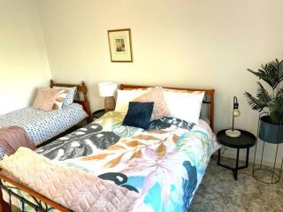 Grenache House with Beautiful Vineyard Views Guest house, Clare - 1
