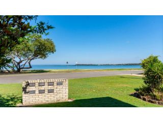 Ground floor, air condtioned apartment! Guest house, Bongaree - 3