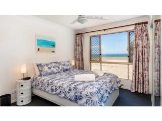 Ground Floor Couples Getaway On South Guest house, Bongaree - 1