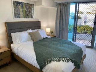 Ground Floor Luxury Oceanfront Apartment Apartment, Bargara - 1