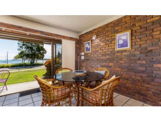 Ground Floor with water views and pool! Guest house, Bongaree - 4