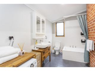 Gumtree Cottage EXECUTIVE ESCAPES Guest house, Western Australia - 5