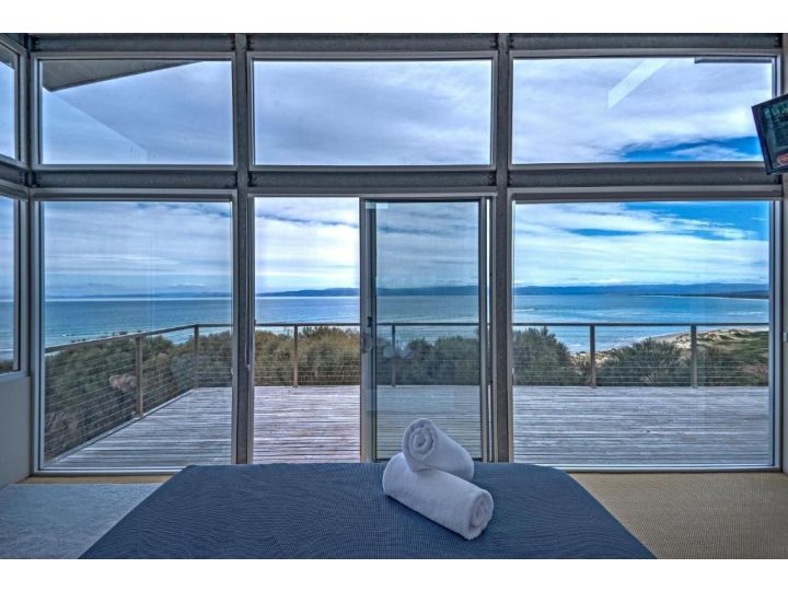 Halcyon ~ Immerse yourself in the sky and sea Guest house, Coles Bay - imaginea 4