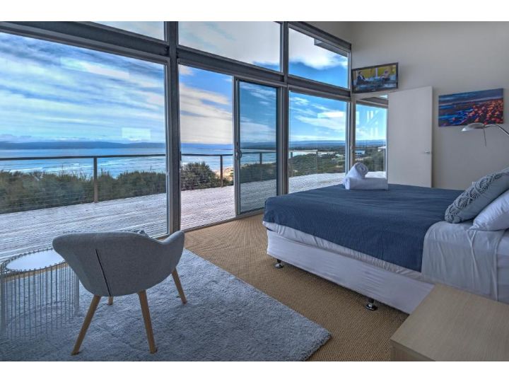 Halcyon ~ Immerse yourself in the sky and sea Guest house, Coles Bay - imaginea 8