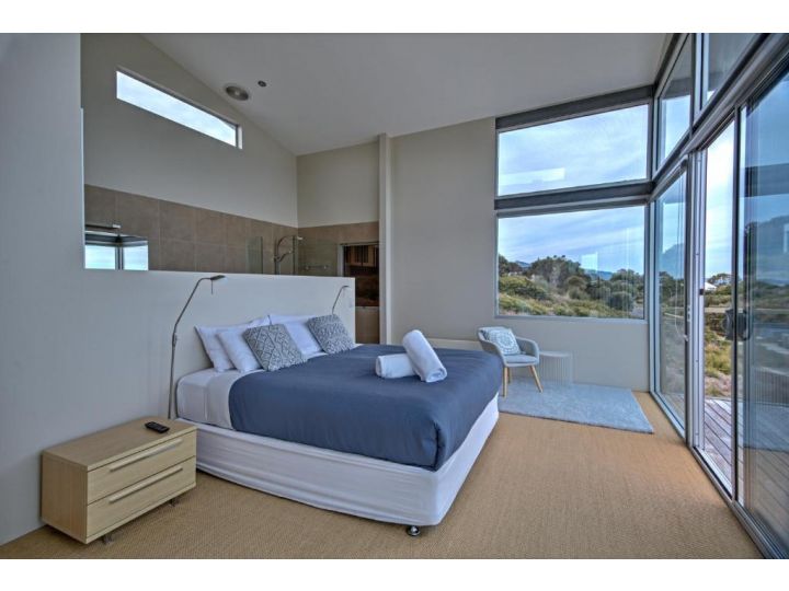 Halcyon ~ Immerse yourself in the sky and sea Guest house, Coles Bay - imaginea 11
