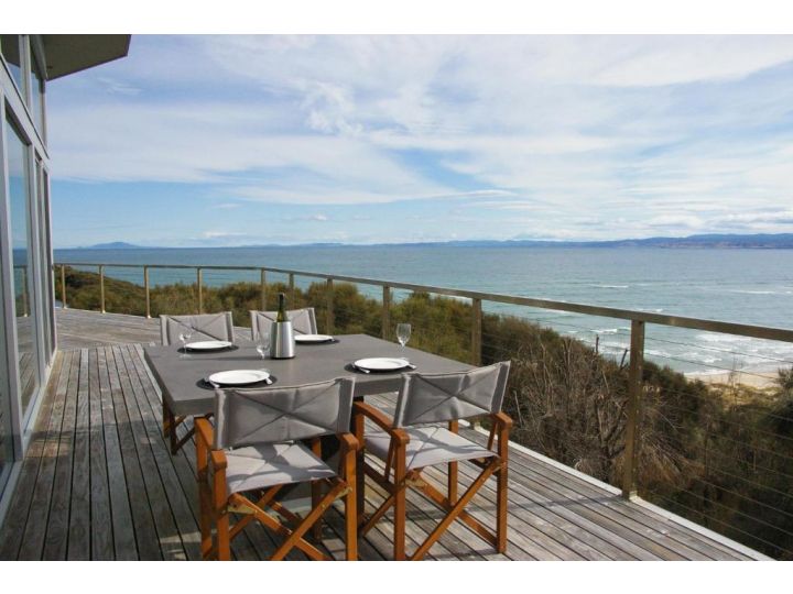 Halcyon ~ Immerse yourself in the sky and sea Guest house, Coles Bay - imaginea 16