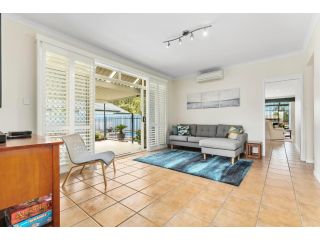 HALYCON HOUSE Guest house, Banksia Beach - 5