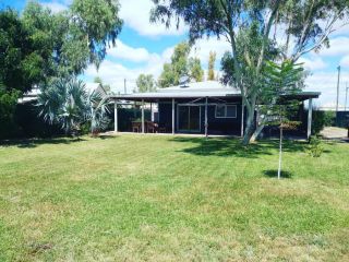 Hamilton Retreat Guest house, Winton - 3