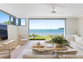 Hamptons by the Sea - Luxury on the Waters Edge Guest house, Salamander Bay - 2