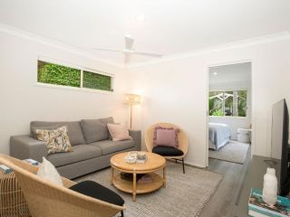 Hanalei - Pet Friendly - Directly Opposite Waterfront Guest house, Myola - 1