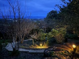 Hanging Garden On Mernda-Mountain View Retreat Villa, Olinda - 4