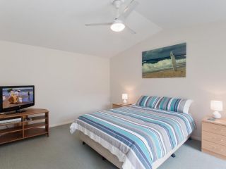 Happy Tails' , 55 Pantowora Street - pet friendly, air conditioned Guest house, Corlette - 1