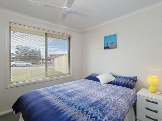 Happy Tails' , 55 Pantowora Street - pet friendly, air conditioned Guest house, Corlette - 3