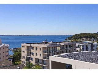 Harbour View Penthouse - The Perfect Location Guest house, Nelson Bay - 1