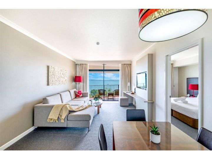 Harbourfront Ease in Two Adjacent Seaview Suites Apartment, Darwin - imaginea 4