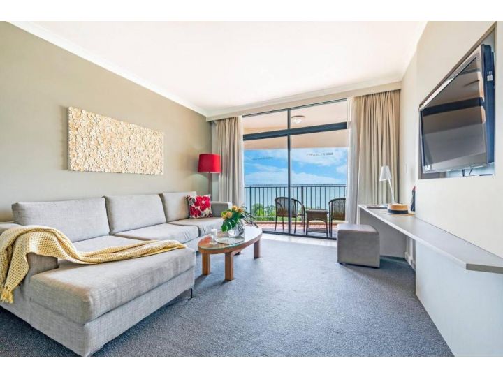 Harbourfront Ease in Two Adjacent Seaview Suites Apartment, Darwin - imaginea 2