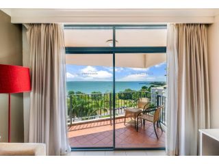 Harbourfront Ease in Two Adjacent Seaview Suites Apartment, Darwin - 1