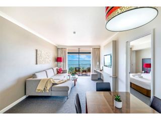 Harbourfront Ease in Two Adjacent Seaview Suites Apartment, Darwin - 4