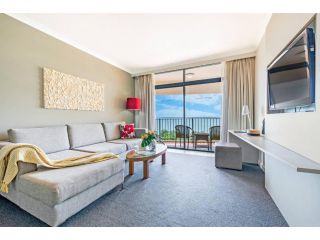 Harbourfront Ease in Two Adjacent Seaview Suites Apartment, Darwin - 2