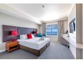 Harbourfront Ease in Two Adjacent Seaview Suites Apartment, Darwin - thumb 12