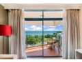 Harbourfront Ease in Two Adjacent Seaview Suites Apartment, Darwin - thumb 1