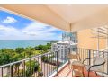 Harbourfront Ease in Two Adjacent Seaview Suites Apartment, Darwin - thumb 7