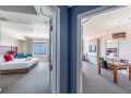 Harbourfront Ease in Two Adjacent Seaview Suites Apartment, Darwin - thumb 5