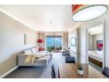 Harbourfront Ease in Two Adjacent Seaview Suites Apartment, Darwin - thumb 4