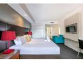 Harbourfront Resort King Studio w Balcony Pool Apartment, Darwin - thumb 3