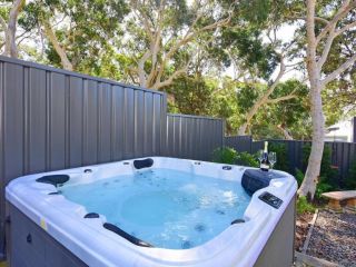 Havenwood - Pet Friendly with Spa and Community Pool Guest house, Callala Beach - 1
