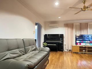 Hawker 4BR House ï¼ˆAir-Con, WiFi, Netflix, Parkingï¼‰ Apartment, New South Wales - 1