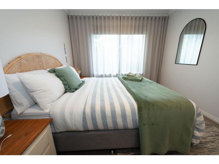 Hayley&#x27;s Beach House right on Geographe Bay Guest house, Broadwater - imaginea 1