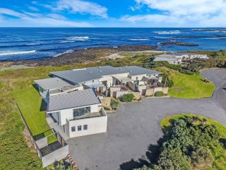 HEARN'S BEACHSIDE VILLA 7 Guest house, Port Fairy - 2