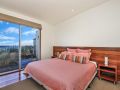 HEARN'S BEACHSIDE VILLA 9 Villa, Port Fairy - thumb 6
