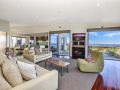 HEARN'S BEACHSIDE VILLA 9 Villa, Port Fairy - thumb 4