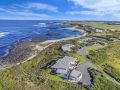 HEARN'S BEACHSIDE VILLA 9 Villa, Port Fairy - thumb 8